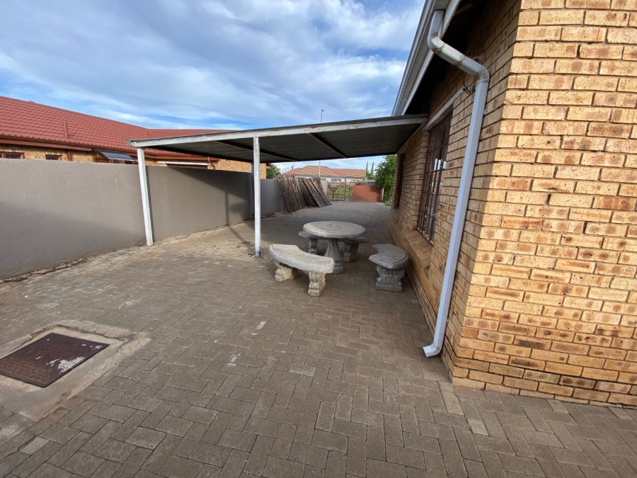 3 Bedroom Property for Sale in Vista Park Free State